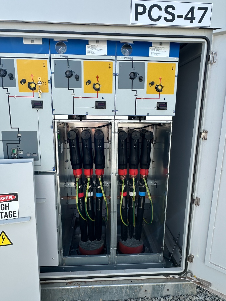 Ring main unit, 3-phase HV terminations